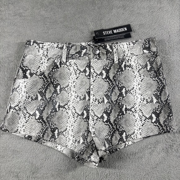 Steve Madden Pants - NWT Steve Madden Women's Pythonia Faux Leather Shorts Snake Print Gray Size XS